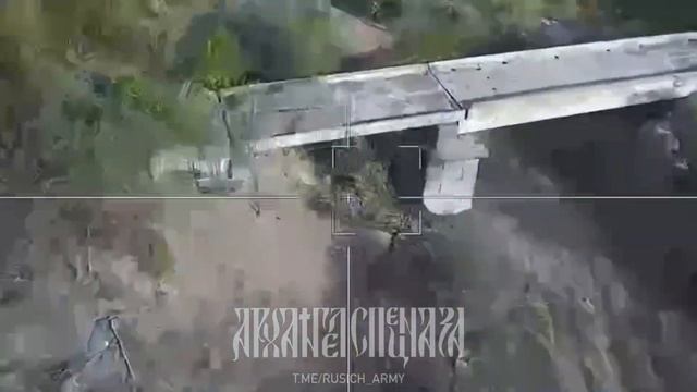 Drone kamikaze Lancet das Forças Aerotransportadas destrói o obus D-30 na direção de Zaporozhye смотреть онлайн