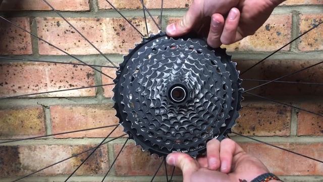 How To Remove an E*Thirteen TRS Plus cassette from an SRAM XD hub смотреть онлайн