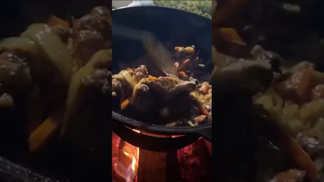 Жаркое из кролика в казане!!! Мукбанг!!!! Приятного аппетита!!! 🥰 жареный курдюк🥰 смотреть онлайн