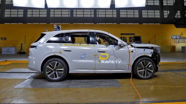Краш-тест нового Li Auto L6 (LiXiang L6) от DCAR IOCS на CarMaps.Ru