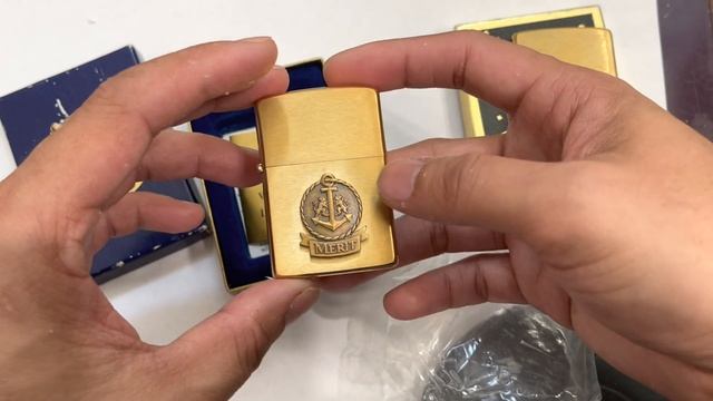 Con Zippo chu niên 1985 cực độc lạ đắt tiền. смотреть онлайн