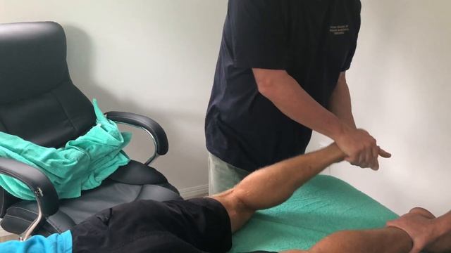 Deep Shoulder Massage using elbows. Shoulder and back massage. Brandon working on Adrian part 2 смотреть онлайн