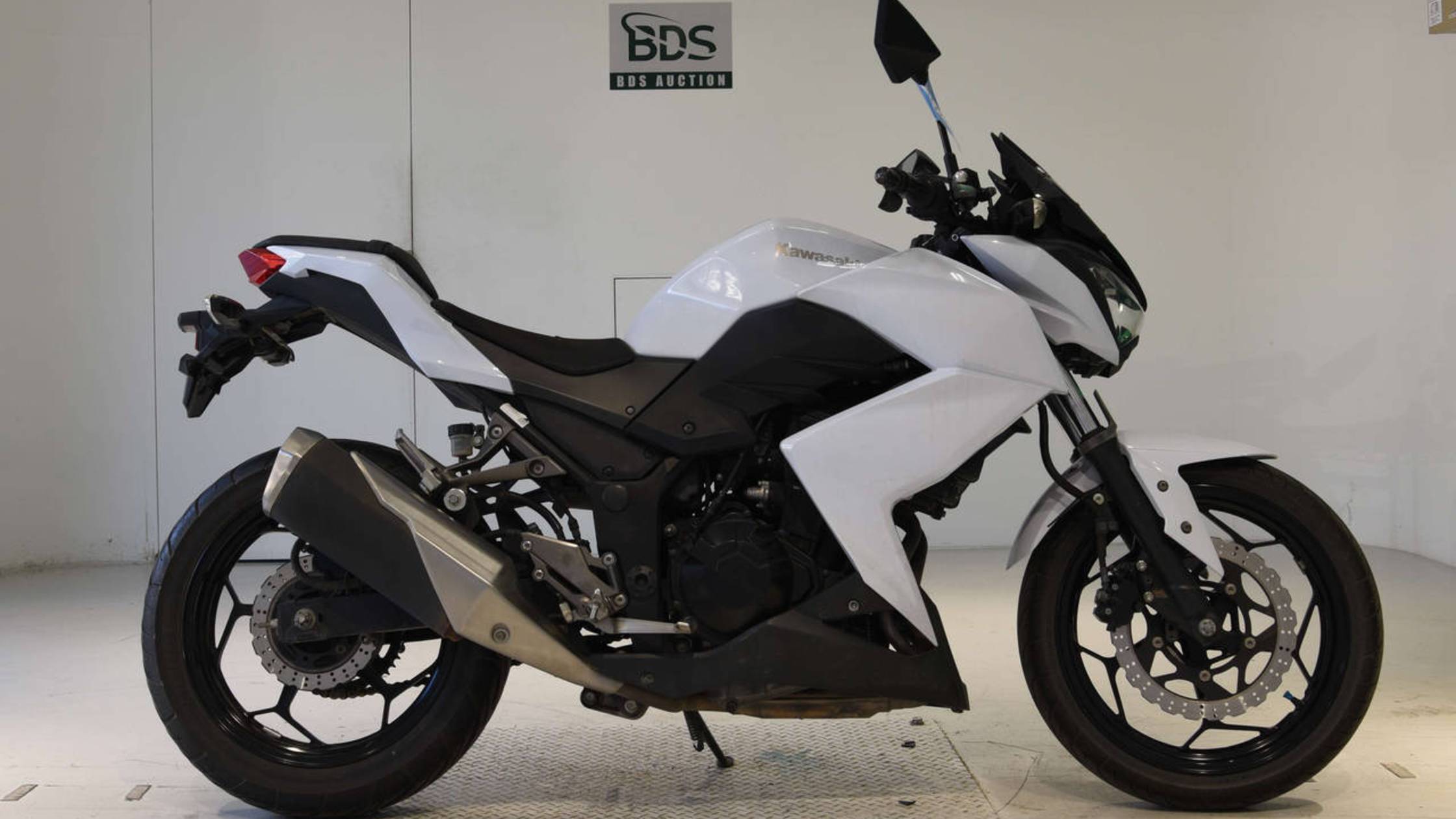 0568 - Kawasaki Z250 - ER250C-A04634 смотреть онлайн