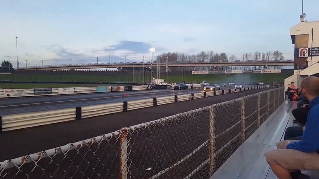 2006 300 SRT8 beating Scat Pack Challenger смотреть онлайн