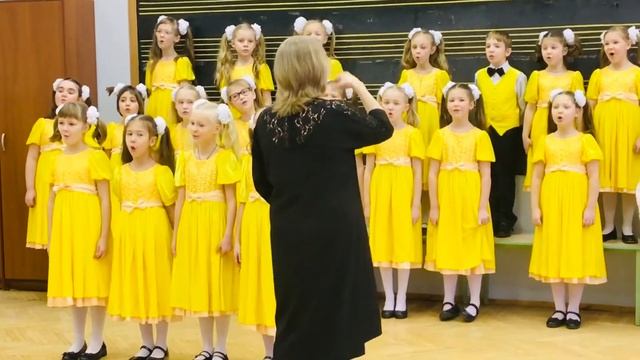 С нами друг_Хор Солнышко Ансамбля песни и пляски им. Локтева. Хормейстер ЕН. Степанова смотреть онлайн