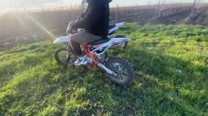 Учу кататься друга на питбайке «kayo basic tt 125 EM”