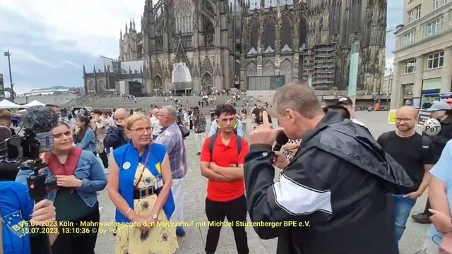 Der Muezzinruf Spricht Der Christlichen Frau Des Moslemischen Syrers Ihren Gott Ab