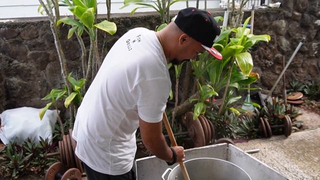 CATCH AND COOK KAGAMI Ulua Spearfishing - Gyotaku/Sashimi/Laulau! Part 1/3 Bday Bash! смотреть онлайн