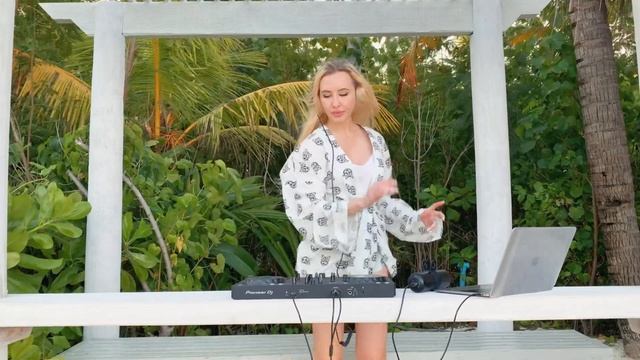 Jungle house session. Maldives 🌿 смотреть онлайн