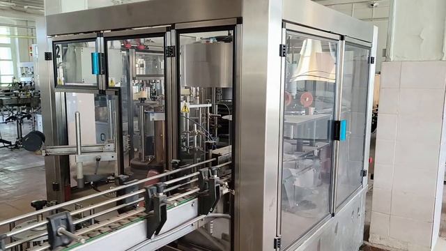 Линия розлива спокойных жидкостей в стеклянную тару Fimer производительностью 3000 бут/ч смотреть онлайн