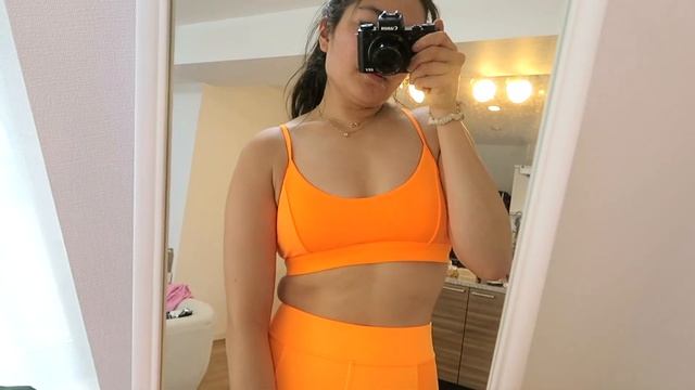 HONEST REVIEW || AloYoga Neon Apricot No Limit Bra & Leggings смотреть онлайн