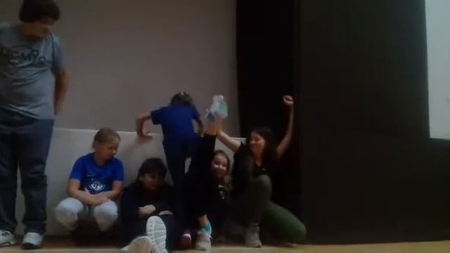 Упражнение в театральной студии Веселка смотреть онлайн