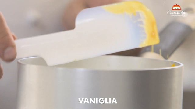 Gelato All'olio Di Zafferano Con Arance E Biscottini Di Cocco