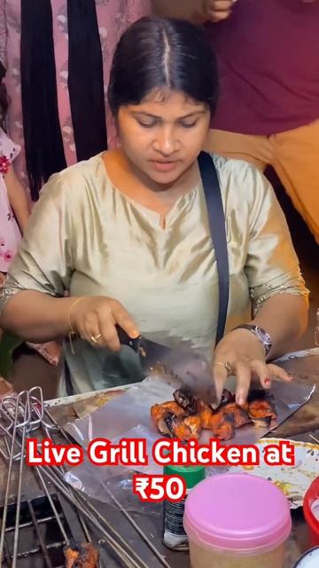 Hardworking Mother & Son Selling Grill chicken at ₹50 #streetfood #guwahati #youtubeshorts #assames смотреть онлайн