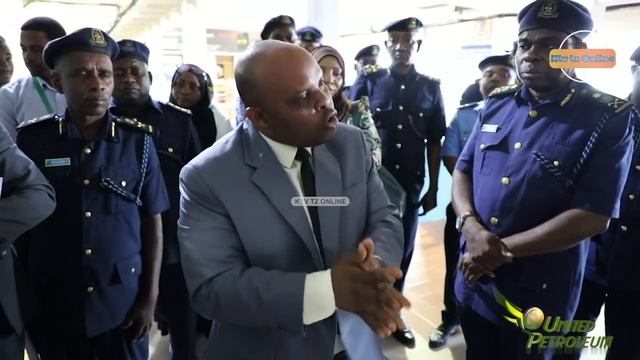NAIBU WAZIRI MAMBO YA NDANI AZIJIAJUU MILIONI 64 ASIMAMISHA UJENZI HUKO AIRPORT ZNZ смотреть онлайн