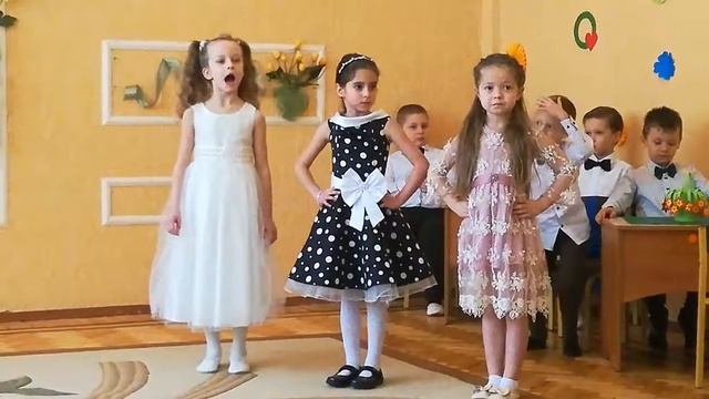 08.03.2018г. Стихи читают девочки. смотреть онлайн