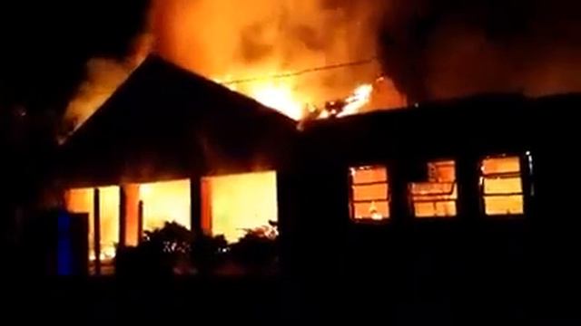 Incendio de la escuela EFA de Colonia Santa Elena de Plaza смотреть онлайн