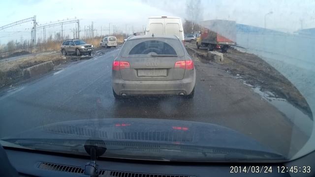 Газелькин спешит... и чуть не застревает