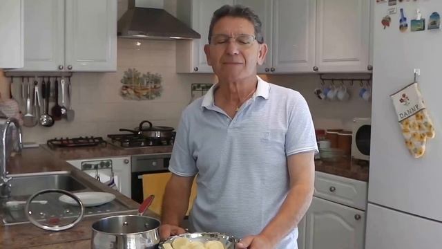 TRADITIONAL BRITISH MINCE BEEF PIE WITH GARLIC POTATOES - STAVROS' KITCHEN - BRITISH CUISINE смотреть онлайн