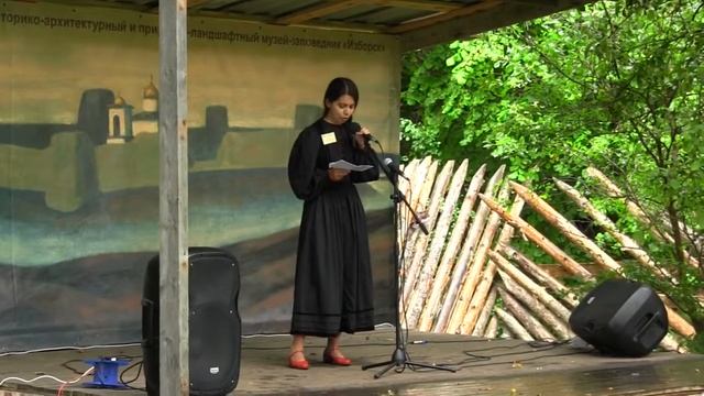 Поэтический фестиваль "Словенское поле 2017", Изборск, читает Юлия Линде смотреть онлайн
