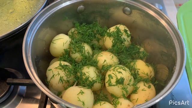 Молодая картошка с укропом и маслом. смотреть онлайн