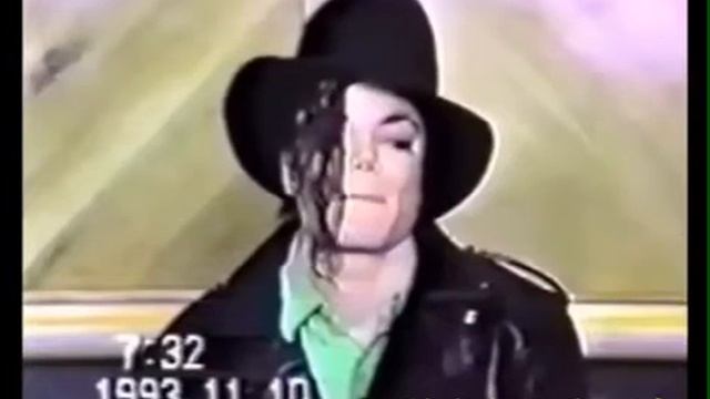 Michael Jackson SEXY looks at camera and licks his lips! смотреть онлайн