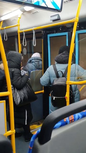 Вход и выход через переднюю дверь, новые автобусы в Архангельске #архангельск #автобус смотреть онлайн