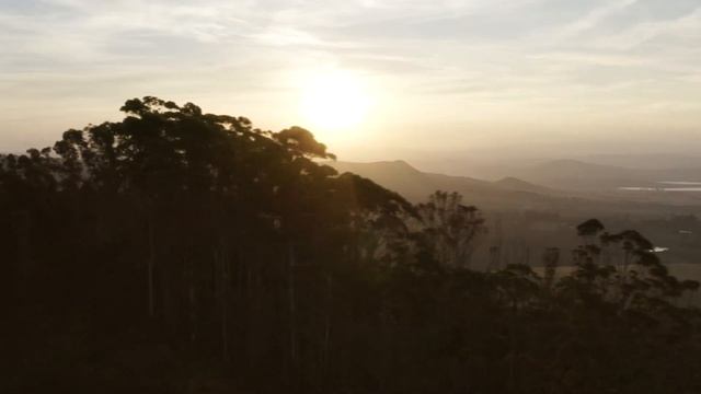 СЕЛО СТОИТ НА ХОЛМЕ смотреть онлайн