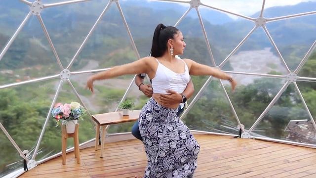 Bachata Sensual - Jonathan y Liseth en Colombia - bachata best dance смотреть онлайн