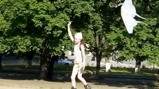 Безмятежное детство...воздушный змей, маленькая радость! смотреть онлайн