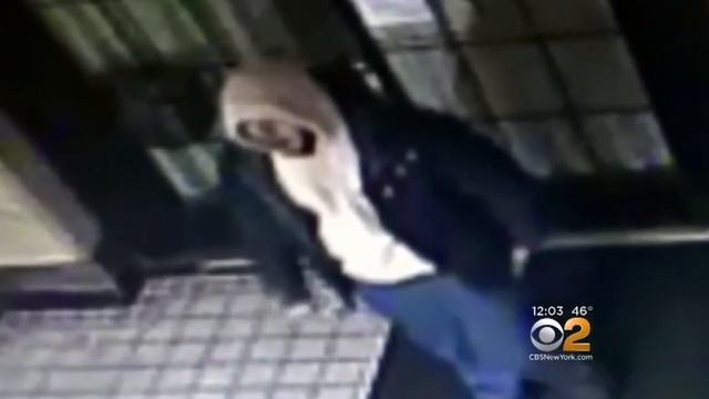 Attempted Rape Suspect Caught On Video In Brooklyn смотреть онлайн