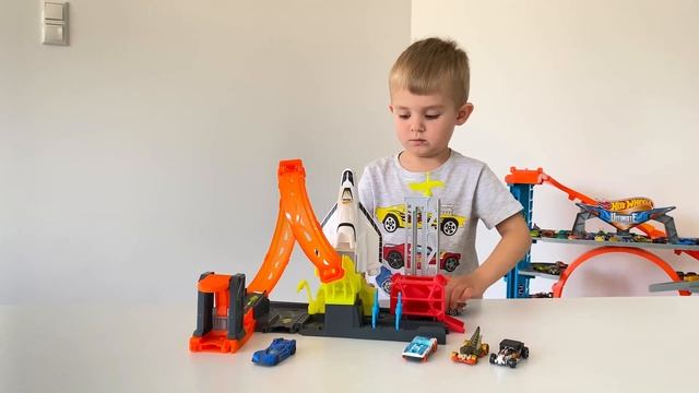 HOT WHEELS Хот Вилс Запуск Ракеты + Атака Птеродактиля смотреть онлайн