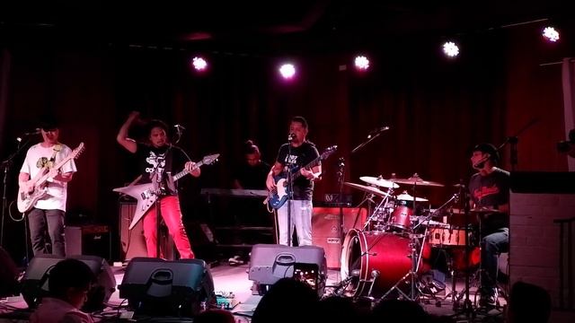 Perf De Castro feat. Rivermaya- Manila @ 12 Monkeys E Pueblo (July 10, 2018) смотреть онлайн