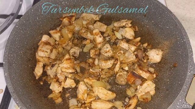 Каймакты соус. Сливочное соус. Соус грибами. Сметанный соус .