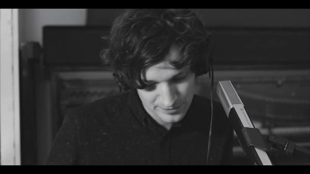 THE GIRL & THE GHOST - Grey Passengers (Live Studio Session) смотреть онлайн