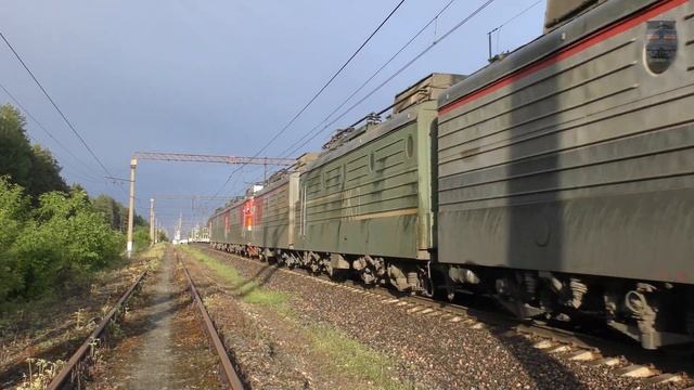[4K] ВЛ10У-1000 тащит двух "орлов" ВЛ11.8-725/758Б и ВЛ11-328/265Б смотреть онлайн