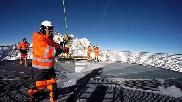 Iveco Daily airlifted to a mountain top смотреть онлайн