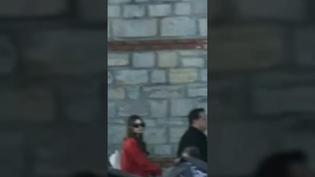 Yalı Çapkını 26.Bölüm Afra Mertin Dışardakı Çekimleri Zamanı İnsanların Tepkileri Görüntülendi смотреть онлайн