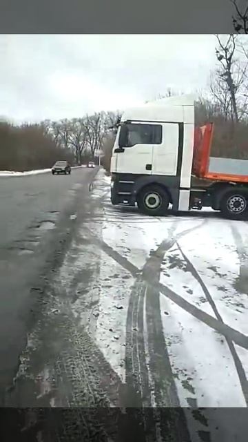 Аренда трала от ТОВ "Сфагнум Груп" Негабаритные перевозки, доставка спецтехники смотреть онлайн