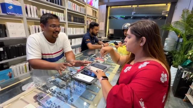 Poojaৰ জীৱনৰ প্ৰথম IPhone | Revealing Her Instagram Income 😱 смотреть онлайн