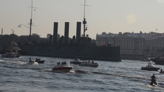 Проход "Авроры" на ремонт. У Благовещенского моста смотреть онлайн