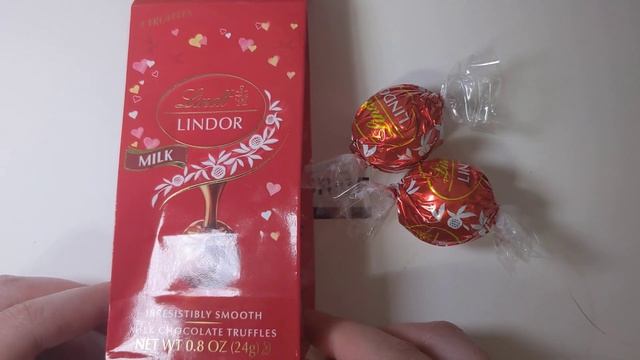 Lindt Lindor - Milk Chocolate Truffle смотреть онлайн