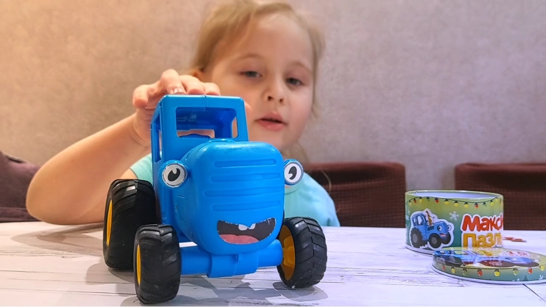 СИНИЙ ТРАКТОР 🚜 И ТРАКТАРЕНОК😱 СТАРШИЙ И МЛАДШИЙ БРАТ🤣 смотреть онлайн