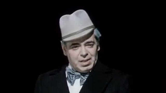 .. ее папа подарил мне белые перчатки ...