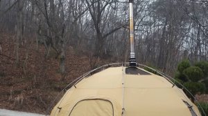 Ночевка в палатке, прохладный вечер.