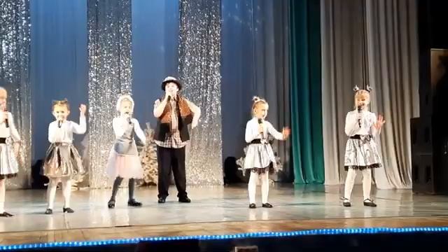 Выступление наших маленьких учеников. Песня: "Мышиный новый год" смотреть онлайн