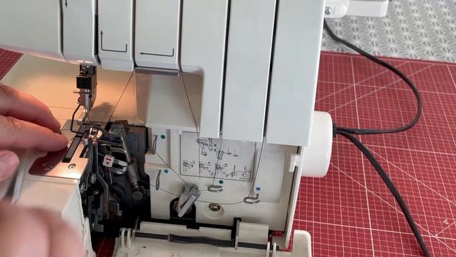 Brother Lock 929D Overlock einfädeln #overlockmachine #sewingmachine смотреть онлайн