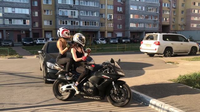 Кусочек лета, танцы на мото