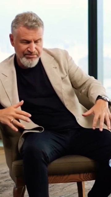 Леонид Агутин про любовь с первого взгляда со своей женой / Надежда Стрелец #shorts смотреть онлайн
