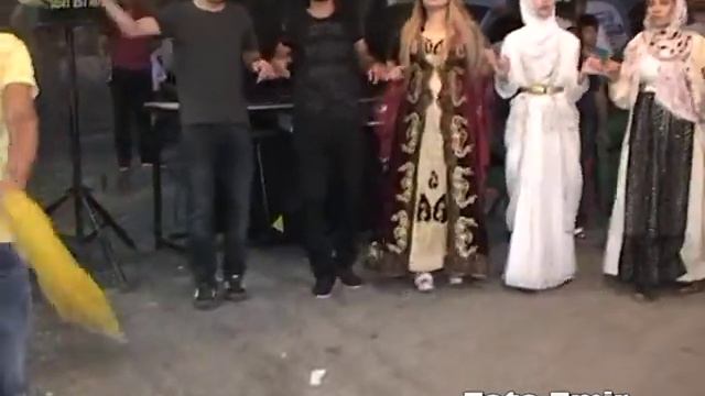 Foto Emir & Grup Ezgin - Dilan - Le Zırave 2017 смотреть онлайн